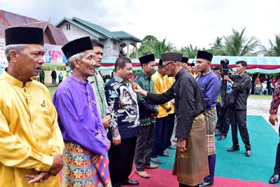  Bupati Bengkalis Disapu Minyak Zaitun di Desa Teluk Lecah, Ternyata Ini Maknanya
